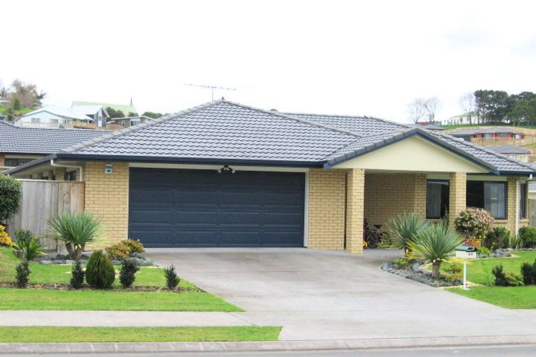Photo of property in 64 Cabeleigh Drive, Helensville, 0800