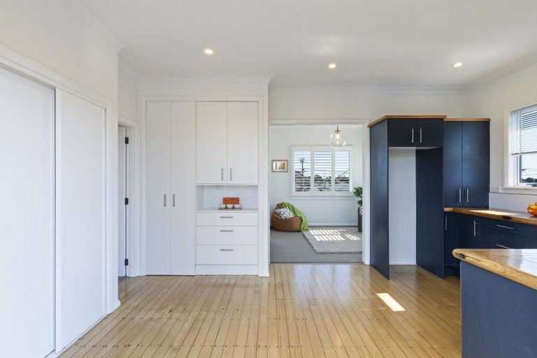 Photo of property in 11 Waimea Street, Westown, New Plymouth, 4310