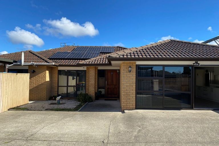 Photo of property in 60a Cambridge Terrace, Papatoetoe, Auckland, 2025