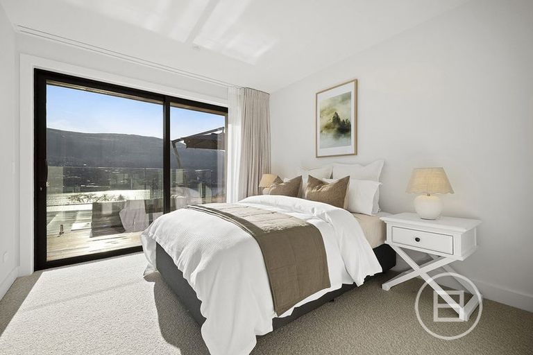 Photo of property in 5 Red Deer Rise, Kelvin Heights, Queenstown, 9300