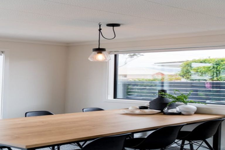 Photo of property in 165 Macandrew Road, South Dunedin, Dunedin, 9012