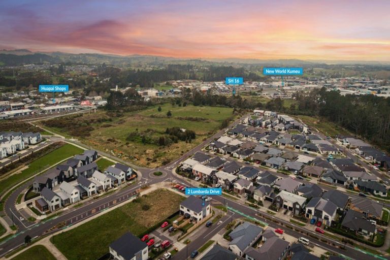 Photo of property in 2 Lumbarda Drive, Kumeu, 0810