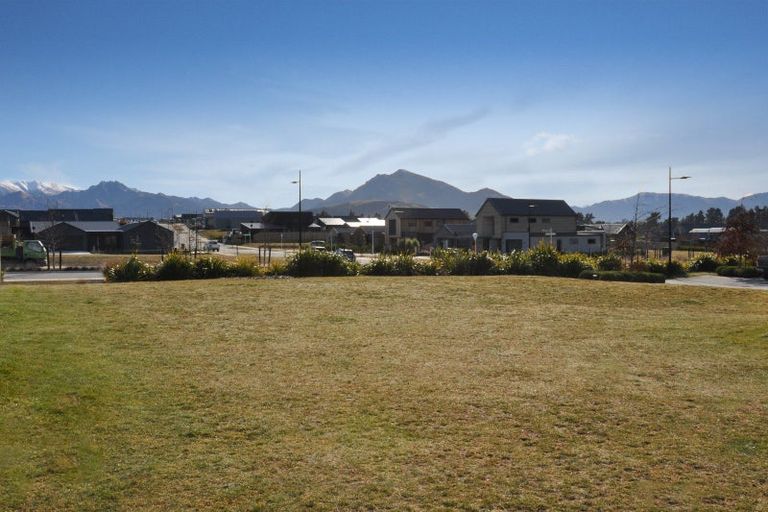 Photo of property in 3 Mount Prospect Lane, Wanaka, 9305