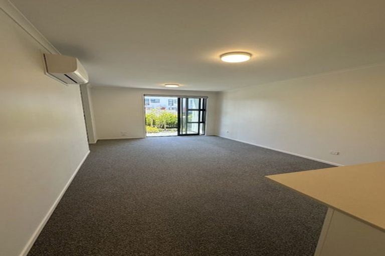 Photo of property in 27 Manarini Road, Westgate, Auckland, 0614