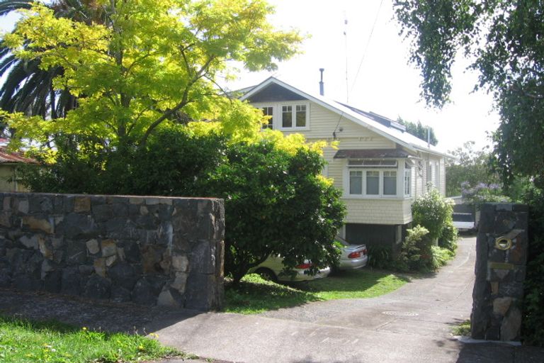 Photo of property in 9 Wheturangi Road, Greenlane, Auckland, 1051