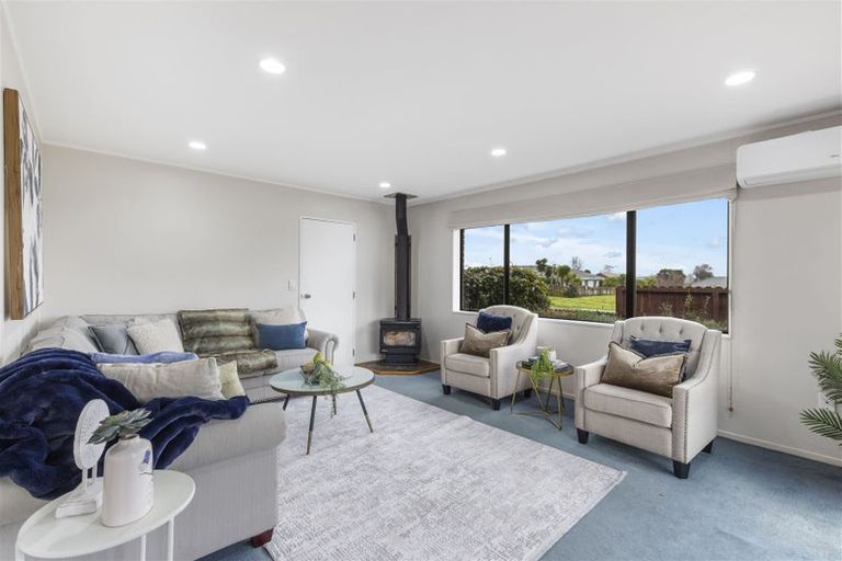 Photo of property in 14 West Fairway, Golflands, Auckland, 2013