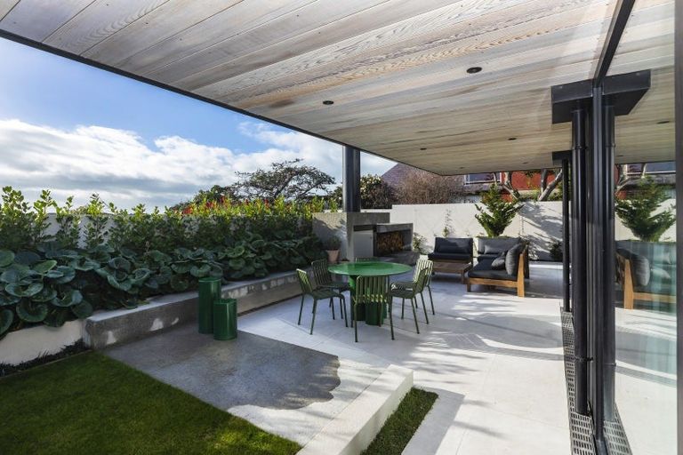 Photo of property in 8a Beachville Road, Redcliffs, Christchurch, 8081