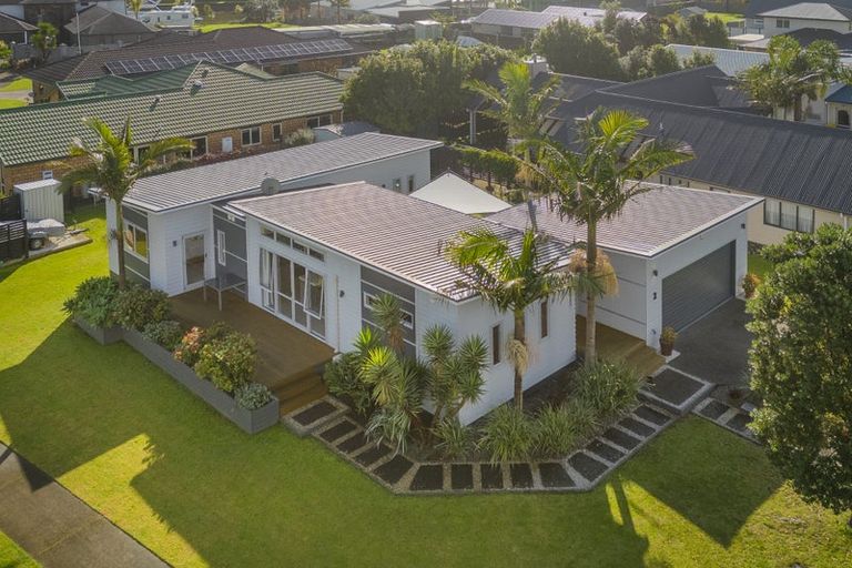 Photo of property in 2 Pelican Place, Whitianga, 3510