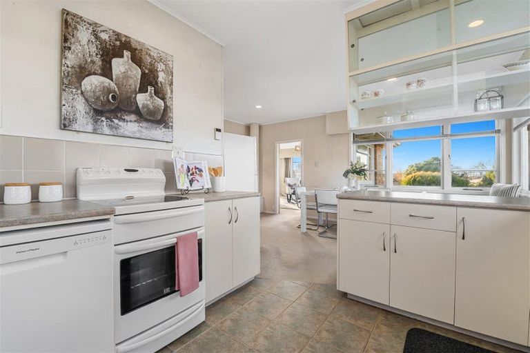 Photo of property in 1/6 Hillcrest Avenue, Hillcrest, Auckland, 0627