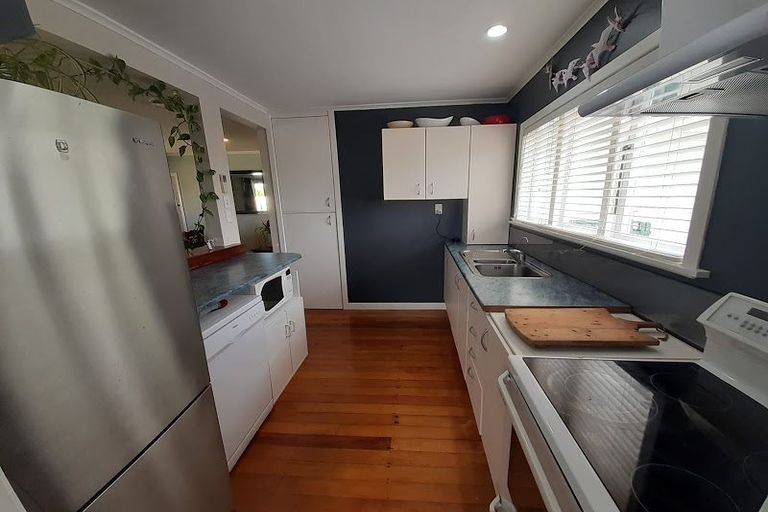 Photo of property in 1/16 Lancaster Road, Beach Haven, Auckland, 0626