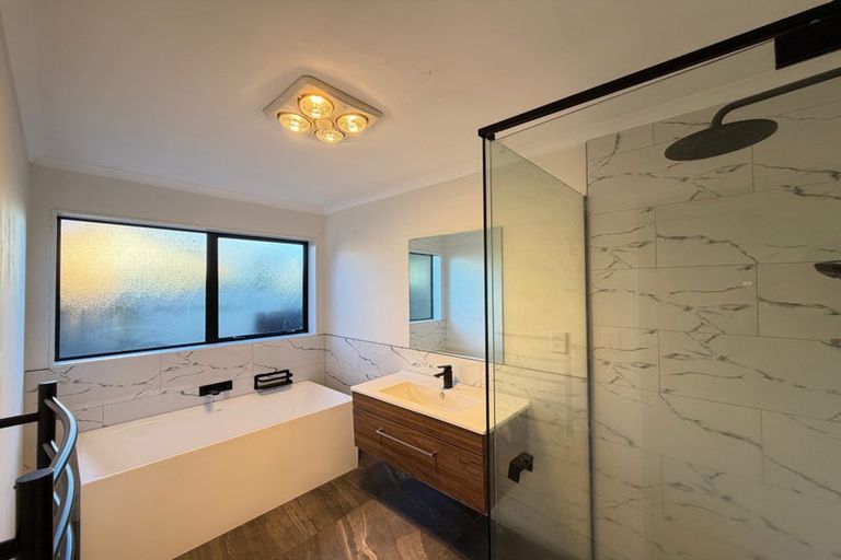 Photo of property in 72 Geneva Terrace, Kelvin Grove, Palmerston North, 4414