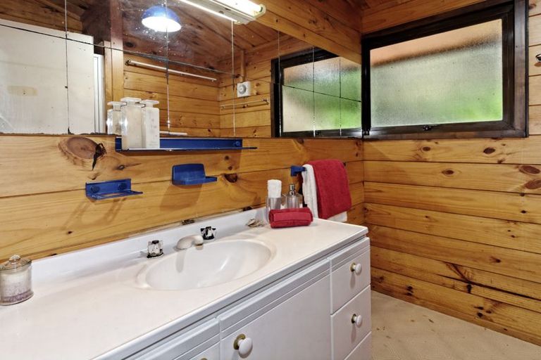 Photo of property in 61 Wirihana Road, Titirangi, Auckland, 0604