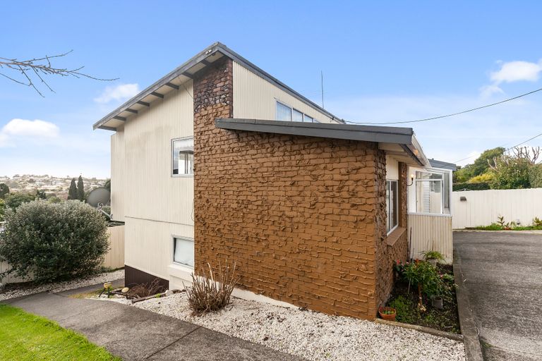 Photo of property in 2/58 Pupuke Road, Hillcrest, Auckland, 0627