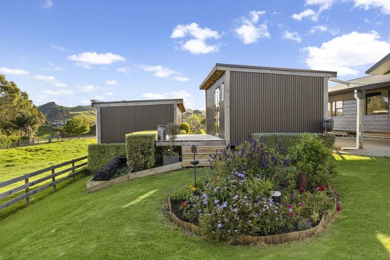 Photo of property in 44b Crosland Road, South Head, 0874