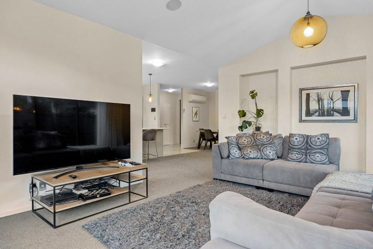 Photo of property in 6 Rockport Place, Parklands, Christchurch, 8083