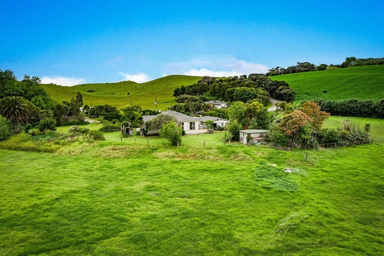 Photo of property in 3265 South Head Road, South Head, Helensville, 0874