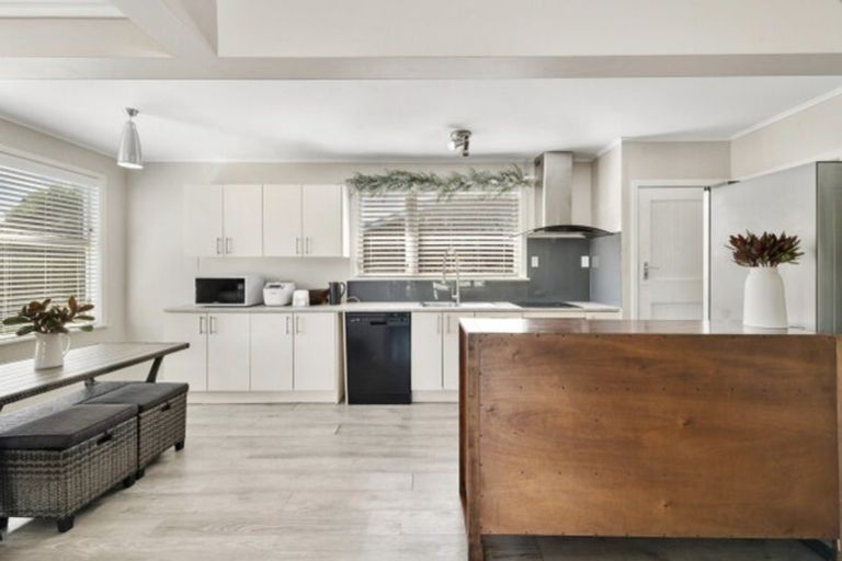 Photo of property in 265 Hepburn Road, Glendene, Auckland, 0602