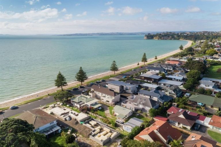 Photo of property in 20 The Esplanade, Eastern Beach, Auckland, 2012