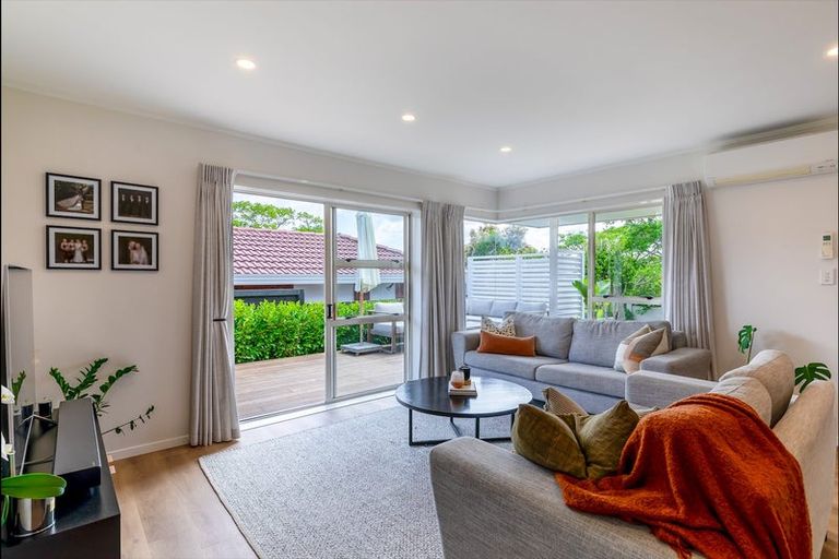 Photo of property in 1a Compass Place, Te Atatu Peninsula, Auckland, 0610