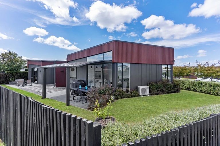 Photo of property in 1 Gallantry Crescent, Papakura, 2110