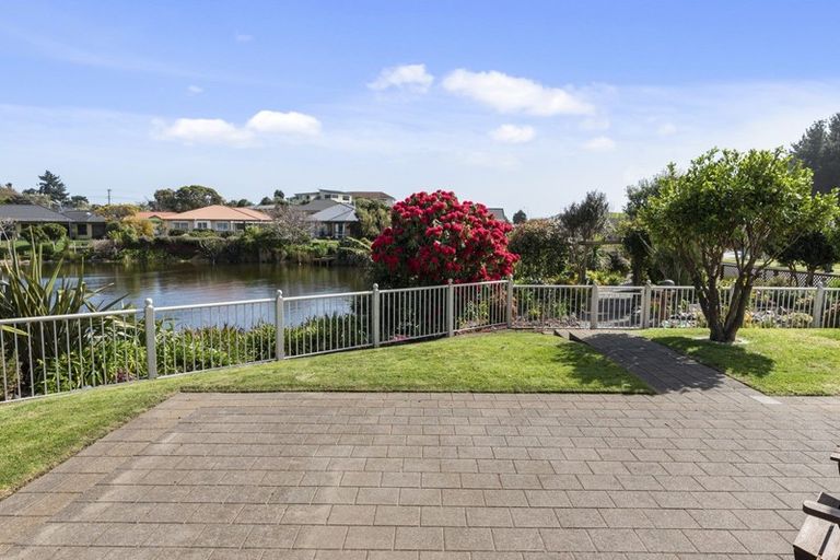 Photo of property in 16 Harry Shaw Way, Raumati South, Paraparaumu, 5032