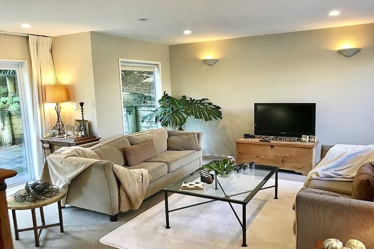 Photo of property in 36 Peter Terrace, Castor Bay, Auckland, 0620