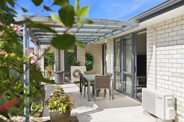Photo of property in 30 Seabreeze Place, Papamoa Beach, Papamoa, 3118
