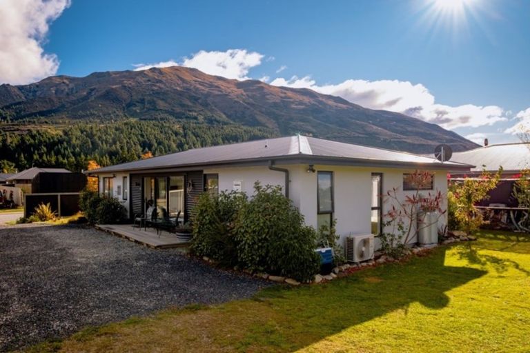 Photo of property in 6 Hewson Crescent, Lake Hawea, Wanaka, 9382