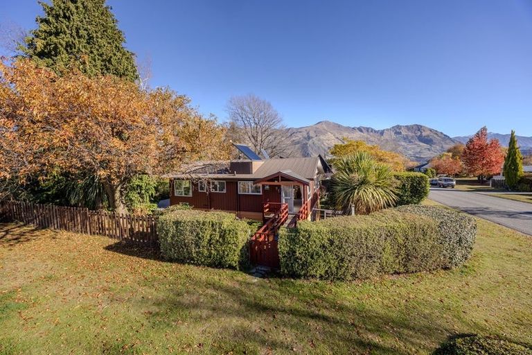 Photo of property in 43 Hunter Crescent, Wanaka, 9305
