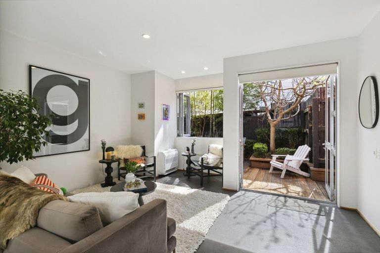 Photo of property in 3b Telford Terrace, Oriental Bay, Wellington, 6011