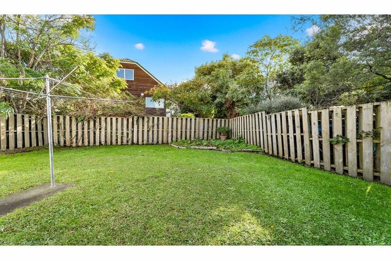 Photo of property in 2/53 Richards Avenue, Forrest Hill, Auckland, 0620