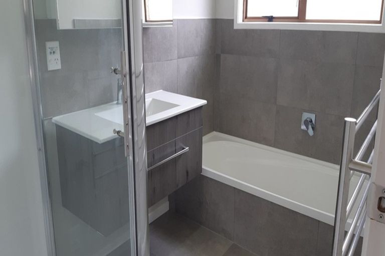 Photo of property in 2/73 Eskdale Road, Birkdale, Auckland, 0626