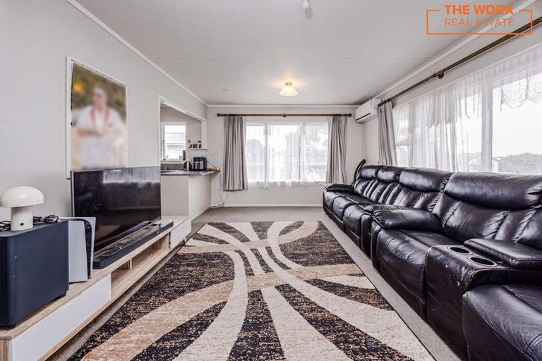 Photo of property in 16 Frobisher Way, Clendon Park, Auckland, 2103