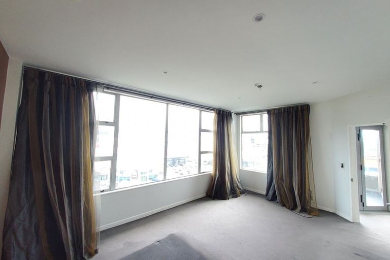 Photo of property in Grandstand Apartments, 38/80 Kent Terrace, Mount Victoria, Wellington, 6011
