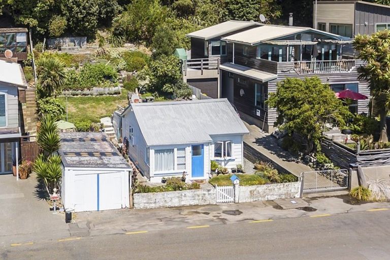 Photo of property in 8 Ocean Parade, Pukerua Bay, 5026