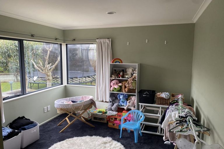 Photo of property in 5 Astronomer Place, Whitby, Porirua, 5024