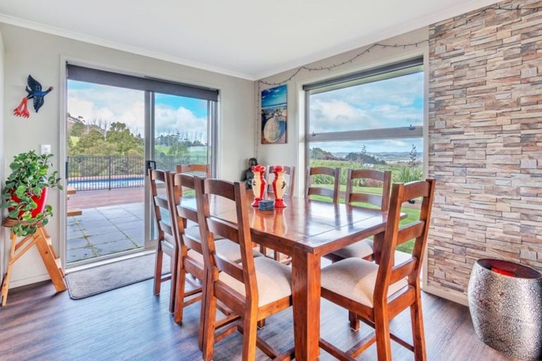 Photo of property in 64 Kaipara Coast Highway, Helensville, Kaukapakapa, 0871