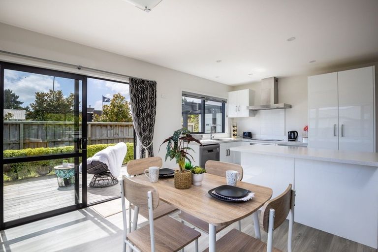 Photo of property in 11 Heta Road, Highlands Park, New Plymouth, 4312