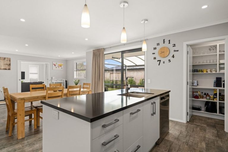 Photo of property in 10 Ponga Place, Papamoa Beach, Papamoa, 3118