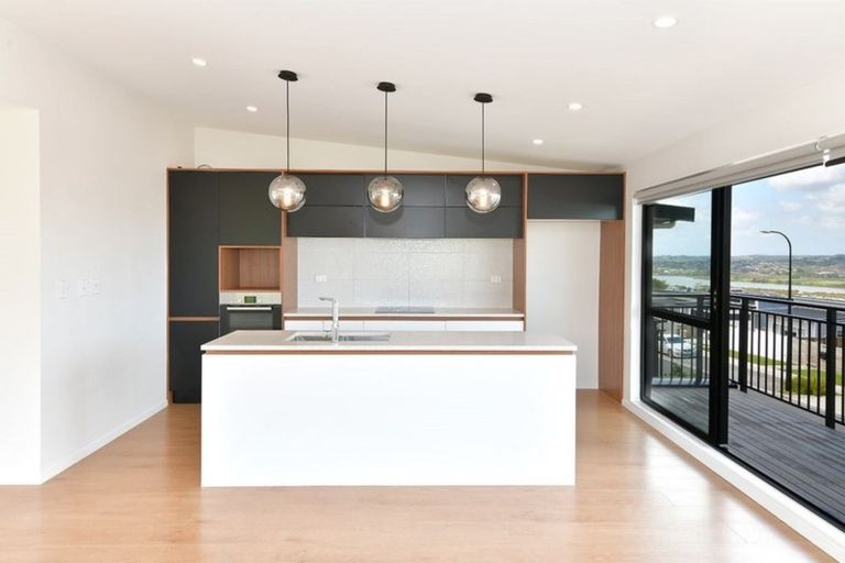 Photo of property in 58 Ascension Crescent, Orewa, 0931