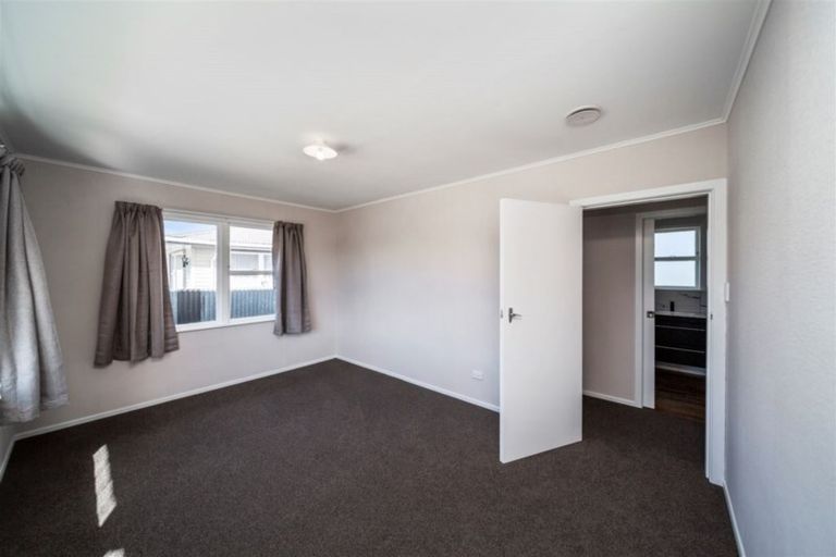 Photo of property in 5 Murray Avenue, Hawera, 4610