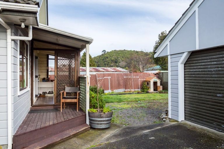 Photo of property in 105 Watt Street, Featherston, 5710