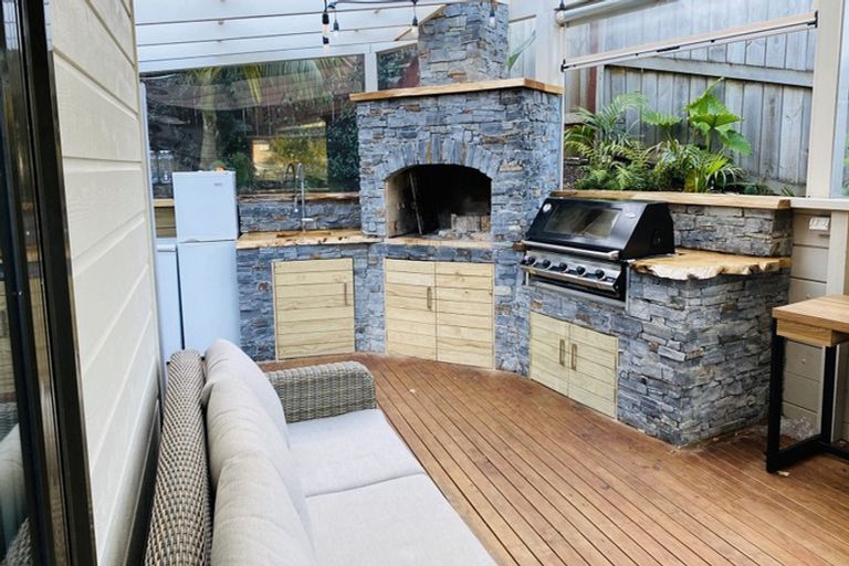 Photo of property in 1/690 Beach Road, Browns Bay, Auckland, 0630