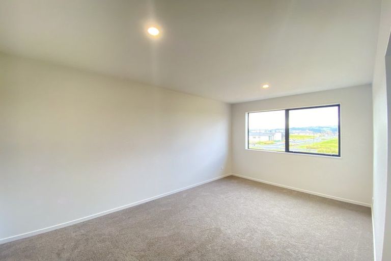 Photo of property in 17 Woven Place, Karaka, Papakura, 2113