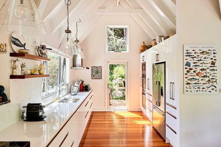 Photo of property in 14 Waitohu Road, York Bay, Lower Hutt, 5013