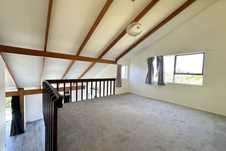 Photo of property in 195 West Harbour Drive, West Harbour, Auckland, 0618