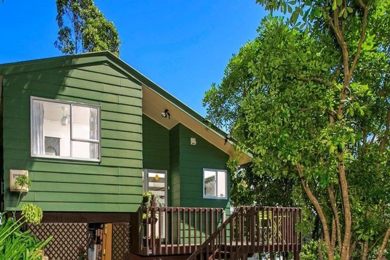 Photo of property in 11 Beaudine Avenue, Glenfield, Auckland, 0629
