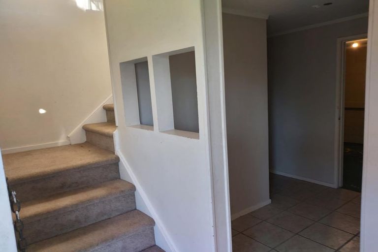 Photo of property in 18 Preston Avenue, Henderson, Auckland, 0610