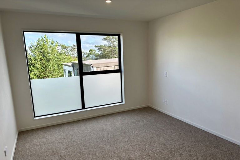 Photo of property in 3/105 Hobsonville Road, West Harbour, Auckland, 0618