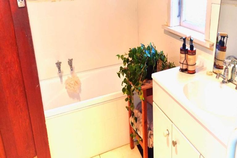 Photo of property in 17 Kawatiri Avenue, Gonville, Whanganui, 4501